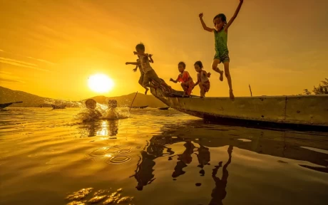 Nhìn cuộc sống như một phi hành gia: Góc nhìn khách quan từ xa